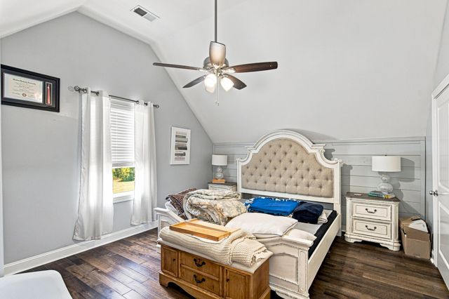 808 Clearview Rd, Cottontown, TN 37048