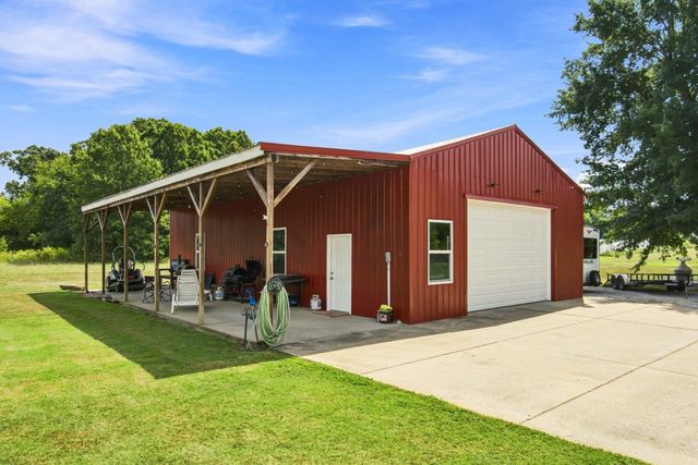 808 Clearview Rd, Cottontown, TN 37048