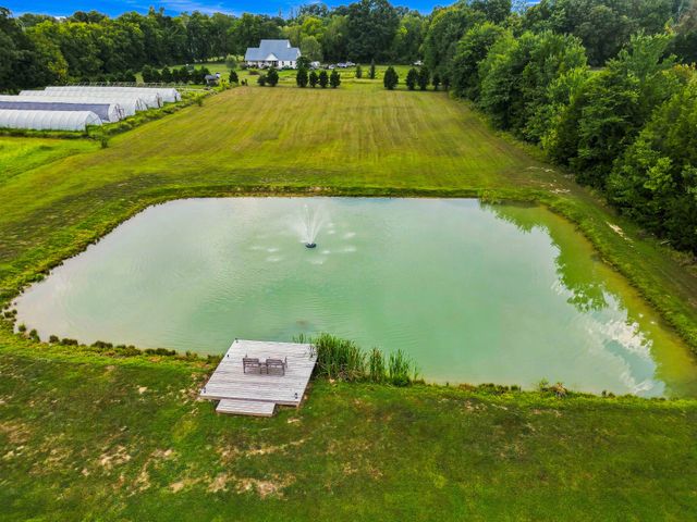 808 Clearview Rd, Cottontown, TN 37048