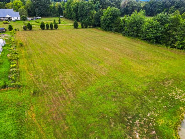 808 Clearview Rd, Cottontown, TN 37048