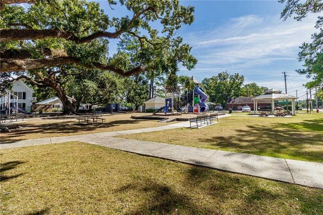 613 Oak Ridge Court, Daphne, AL 36526