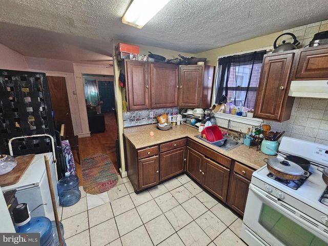 6913 RODNEY ST, Philadelphia, PA 19138