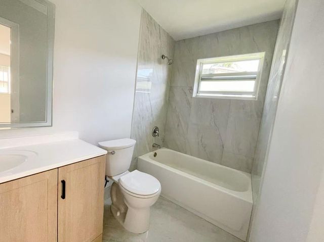 7750 Atlanta St, Hollywood, FL 33024