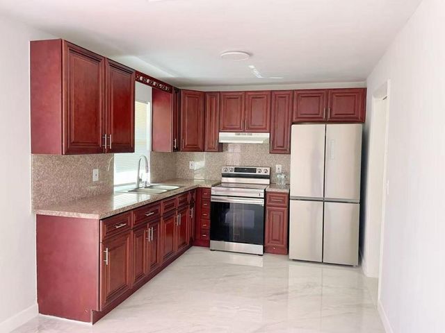 7750 Atlanta St, Hollywood, FL 33024