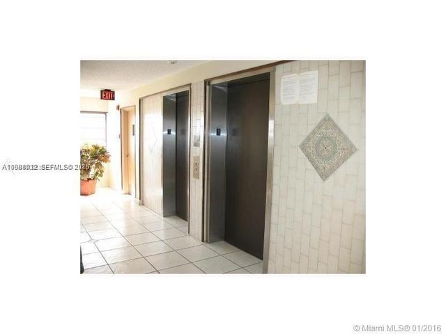 9688 Fontainebleau Blvd 205, Miami, FL 33172