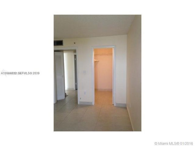 9688 Fontainebleau Blvd 205, Miami, FL 33172