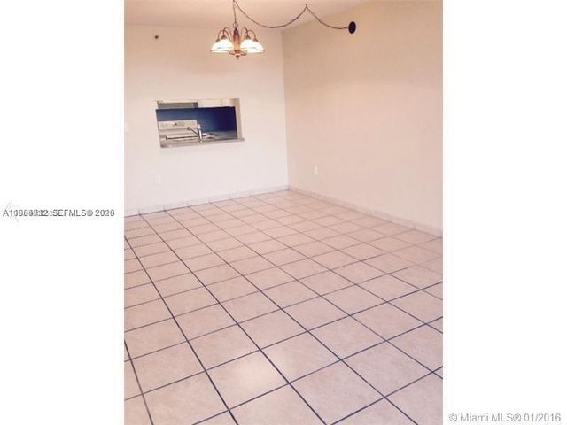 9688 Fontainebleau Blvd 205, Miami, FL 33172