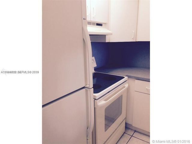 9688 Fontainebleau Blvd 205, Miami, FL 33172