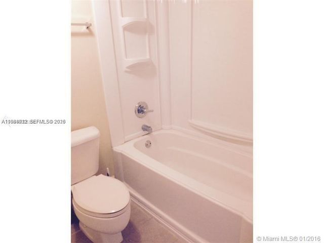 9688 Fontainebleau Blvd 205, Miami, FL 33172