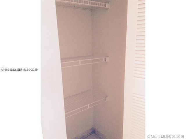 9688 Fontainebleau Blvd 205, Miami, FL 33172