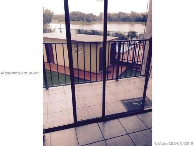 9688 Fontainebleau Blvd 205, Miami, FL 33172