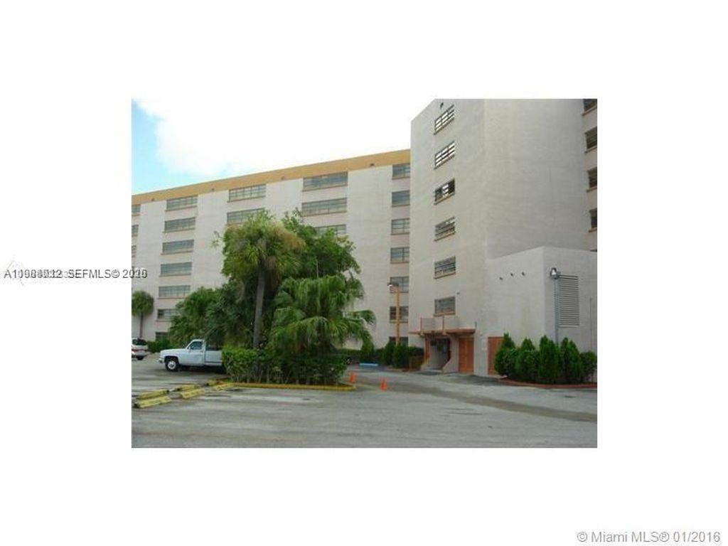 9688 Fontainebleau Blvd 205, Miami, FL 33172