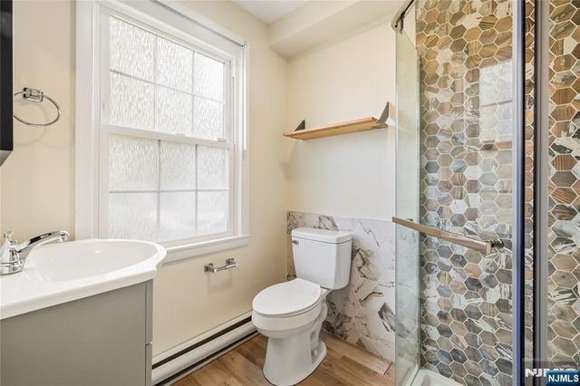 7 Burnham Place, Fair Lawn, NJ 07410