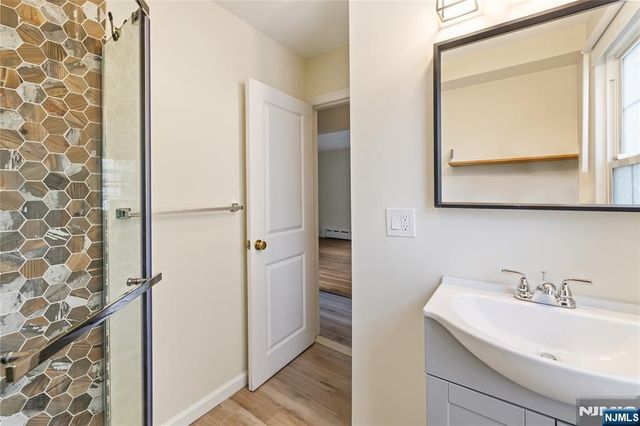 7 Burnham Place, Fair Lawn, NJ 07410