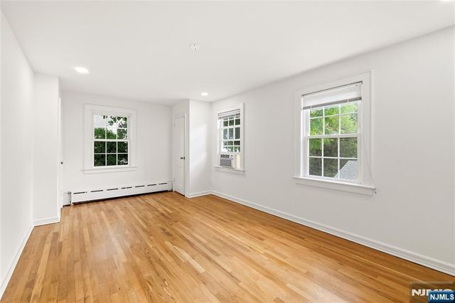 7 Burnham Place, Fair Lawn, NJ 07410