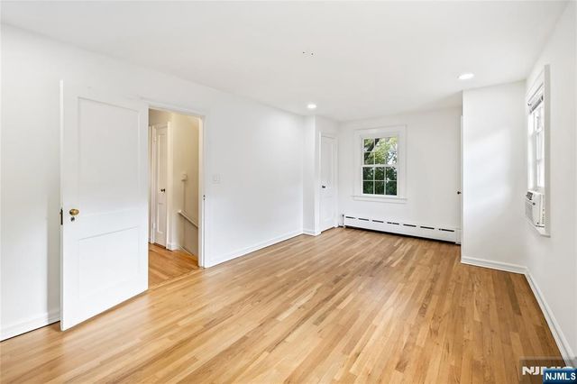 7 Burnham Place, Fair Lawn, NJ 07410