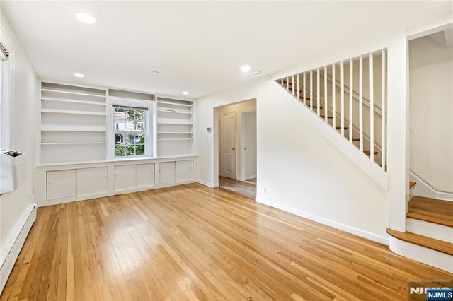 7 Burnham Place, Fair Lawn, NJ 07410