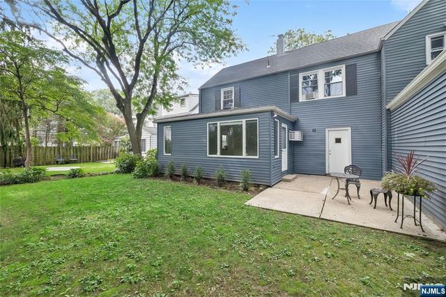 7 Burnham Place, Fair Lawn, NJ 07410