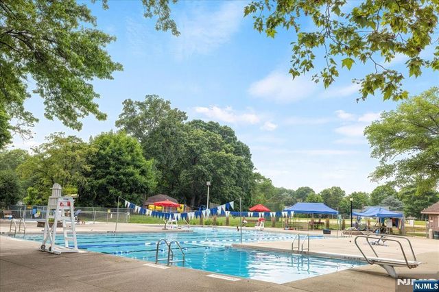7 Burnham Place, Fair Lawn, NJ 07410
