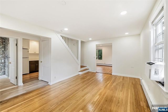 7 Burnham Place, Fair Lawn, NJ 07410