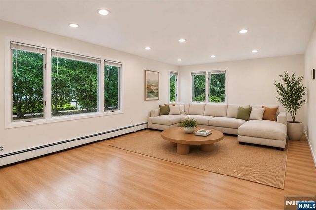 7 Burnham Place, Fair Lawn, NJ 07410