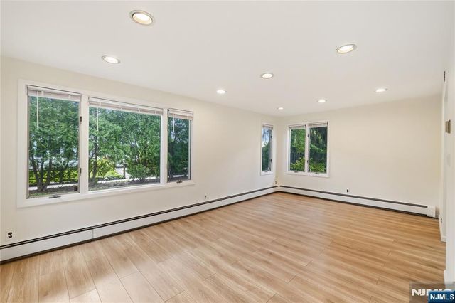 7 Burnham Place, Fair Lawn, NJ 07410