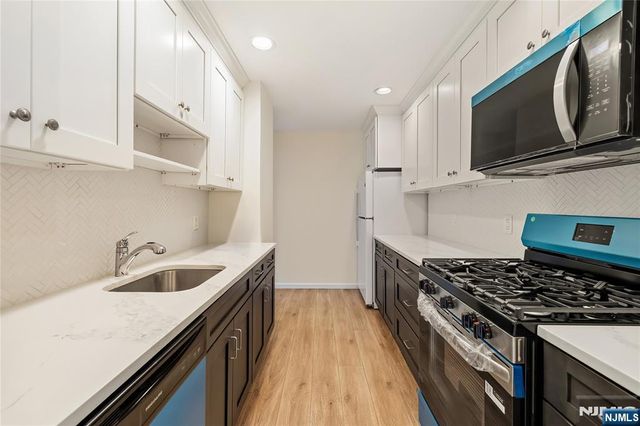 7 Burnham Place, Fair Lawn, NJ 07410