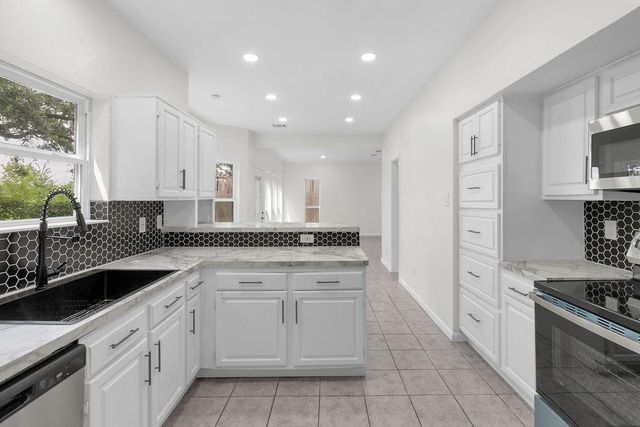 6239 Oak Pass Drive, Houston, TX 77091
