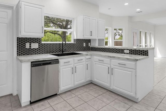 6239 Oak Pass Drive, Houston, TX 77091