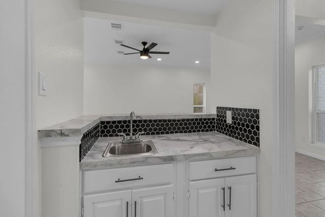 6239 Oak Pass Drive, Houston, TX 77091