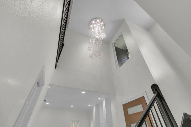 6239 Oak Pass Drive, Houston, TX 77091