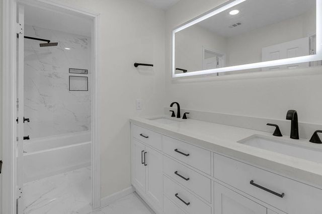 6239 Oak Pass Drive, Houston, TX 77091