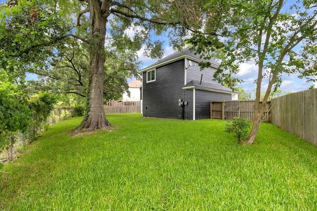 6239 Oak Pass Drive, Houston, TX 77091