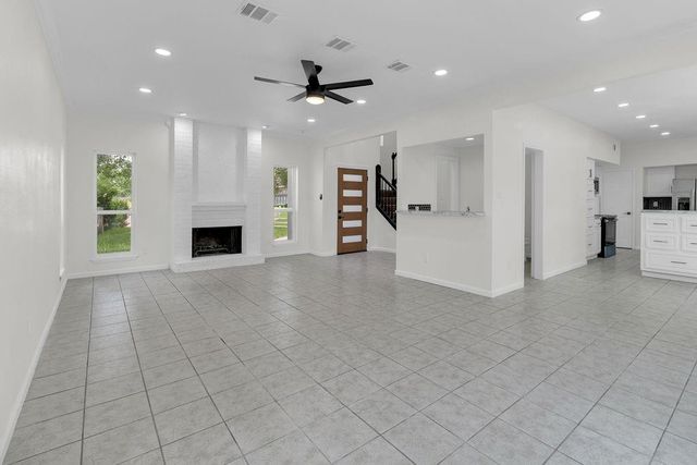 6239 Oak Pass Drive, Houston, TX 77091
