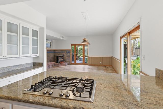 77 Cameo Rd, Carlsbad, CA 92008