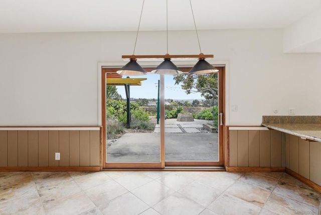 77 Cameo Rd, Carlsbad, CA 92008