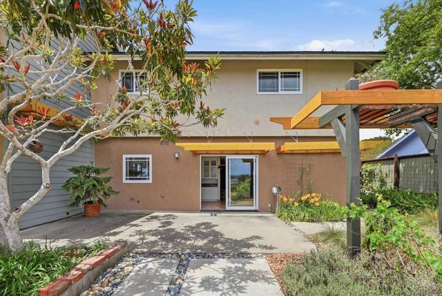 77 Cameo Rd, Carlsbad, CA 92008
