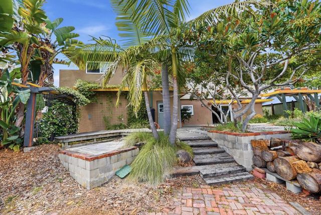 77 Cameo Rd, Carlsbad, CA 92008
