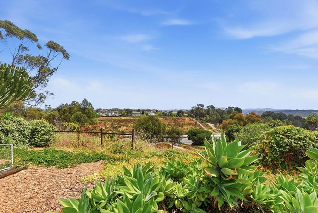 77 Cameo Rd, Carlsbad, CA 92008