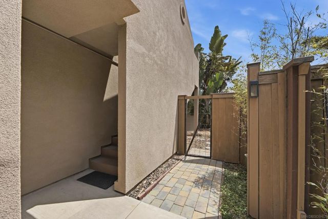 77 Cameo Rd, Carlsbad, CA 92008