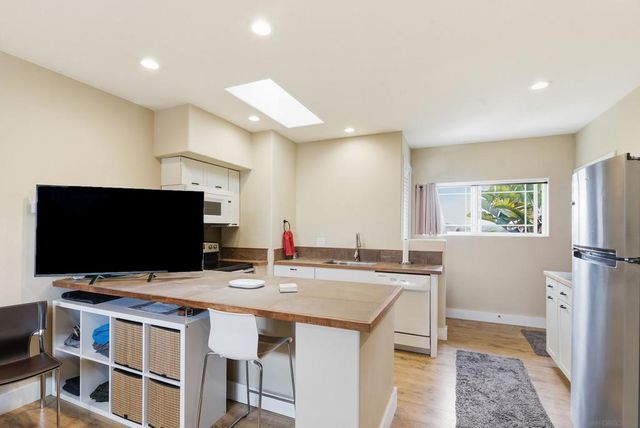 77 Cameo Rd, Carlsbad, CA 92008