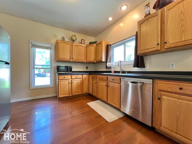 110 W Perry Street, Durand, MI 48429