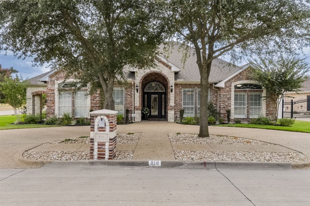 818 Amherst Drive, Waxahachie, TX 75165 — exterior
