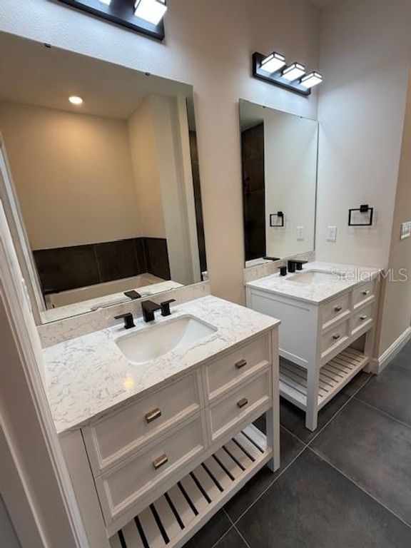 Image 11 of property listing at 2092 EAST PARKWAY, Deland, FL 32724