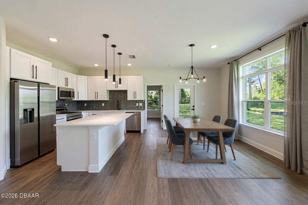 Image 3 of property listing at 2092 EAST PARKWAY, Deland, FL 32724