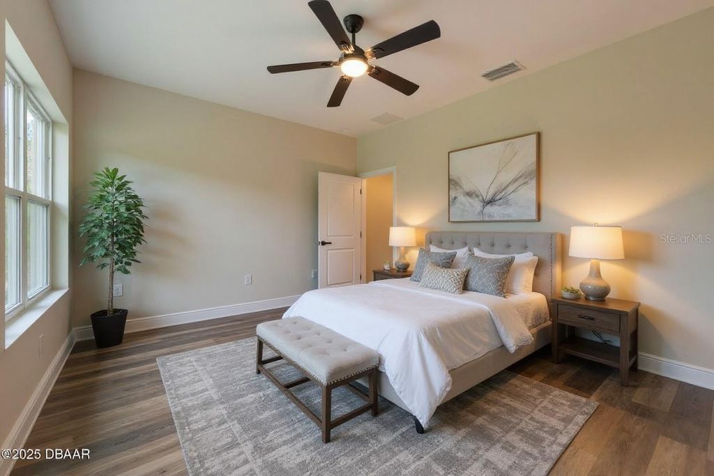 Image 9 of property listing at 2092 EAST PARKWAY, Deland, FL 32724