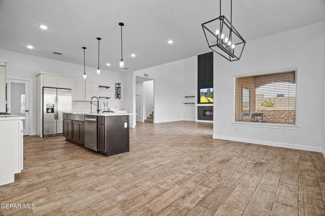 979 Airship Place, Horizon City, TX 79928