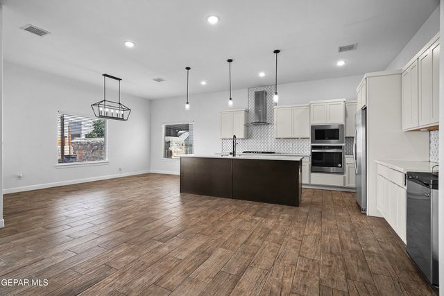 979 Airship Place, Horizon City, TX 79928