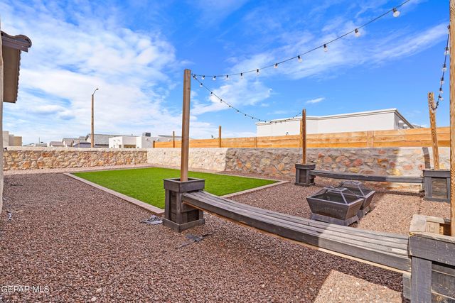 979 Airship Place, Horizon City, TX 79928
