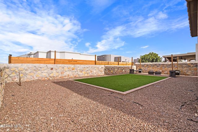 979 Airship Place, Horizon City, TX 79928